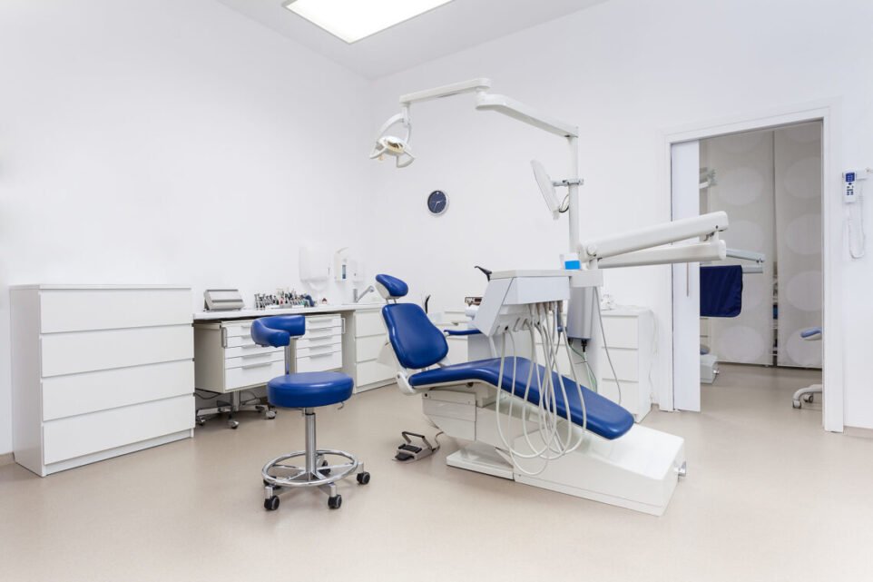 Japan’s Dental Clinics Shutting Down in Record Numbers